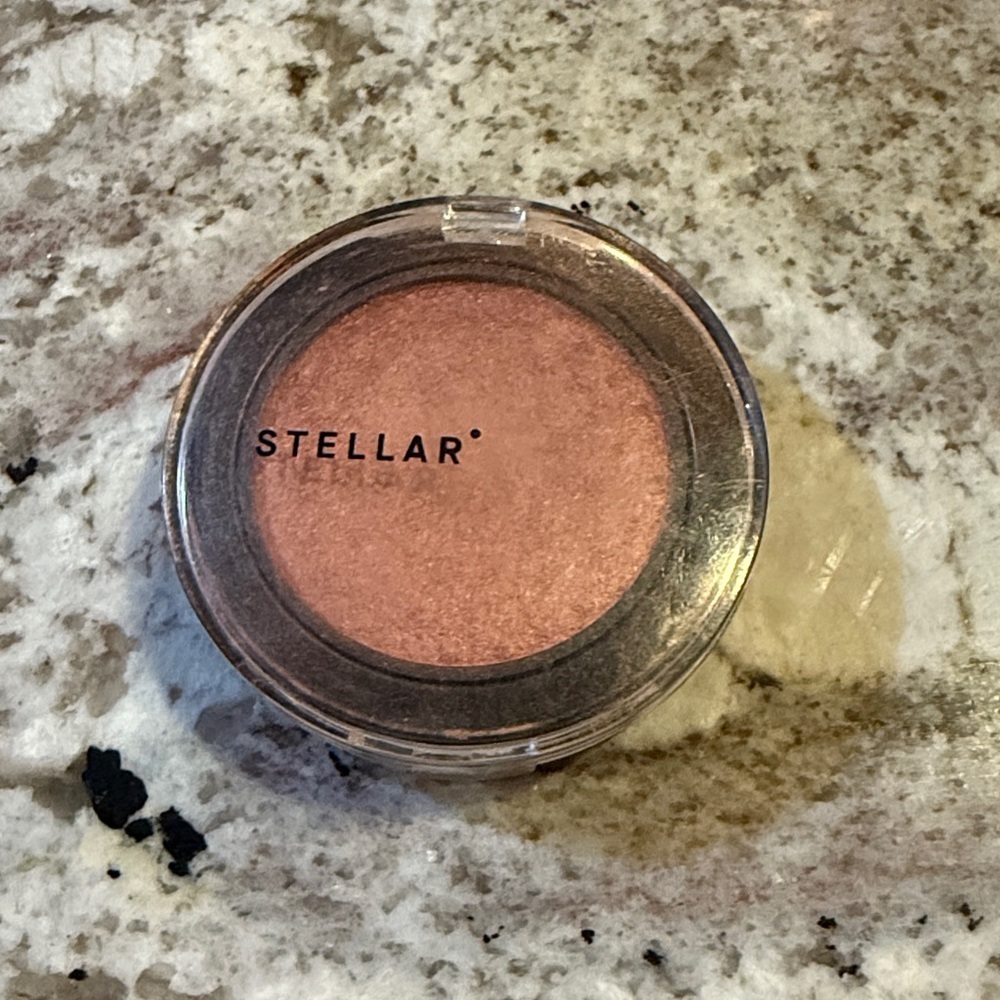 Stellar blush in eclipse - Picture 2 of 5